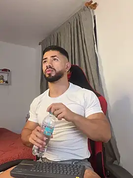 ezzio_scolaro - Ezzio_Scolaro's free webcam - UK Sex Cams