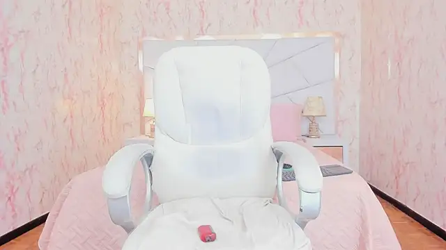 Emily_Whinfre webcam