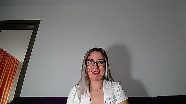 Julianna68 live sex cam