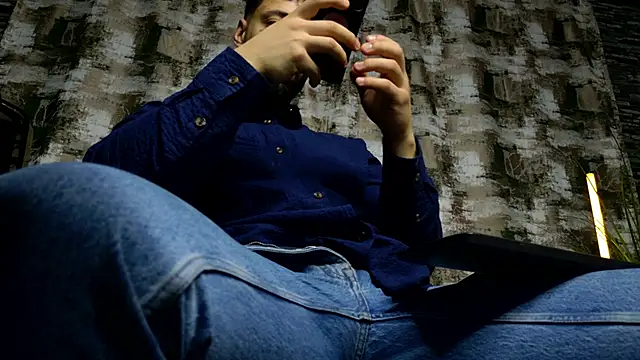 MasculineGuy99 webcam