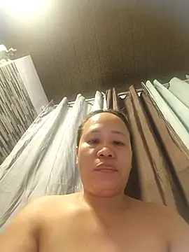 squirtshantal - Squirtshantal's free webcam