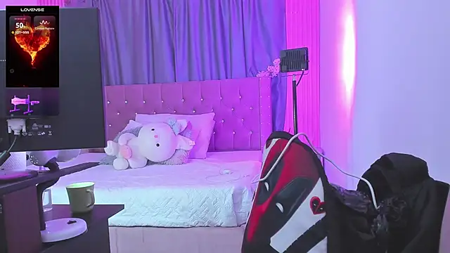 nayla-mouna - Nayla-Mouna's free webcam - UK Sex Cams