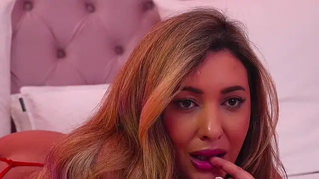 YaaraCollins live sex cam