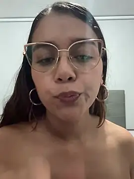 andrea-queen - Andrea-Queen's free webcam - UK Sex Cams