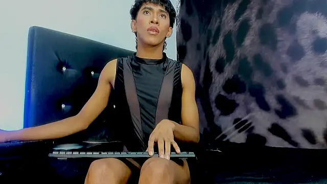 JERO_TEASE_S7S webcam