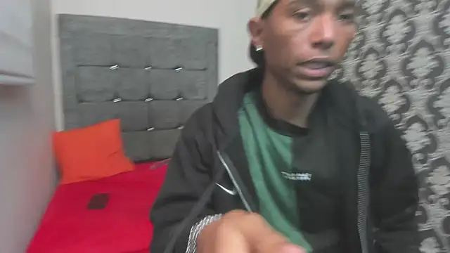 Little_Twink19x webcam