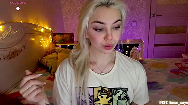 LillyMoure_ webcam