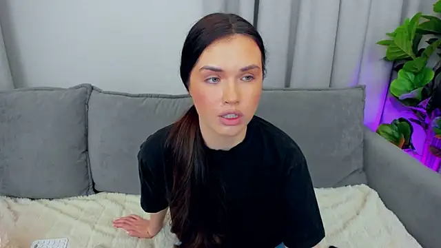 sexyangeloux - Sexyangeloux's free webcam - UK Sex Cams