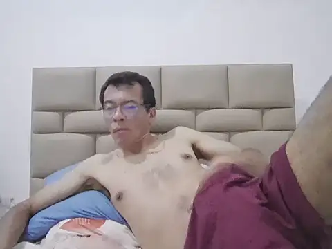 skinnylatino51 webcam