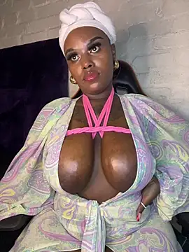 QUEEN_NOBUHLE_FEMDOM_777 webcam