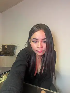 lilithjones222 webcam