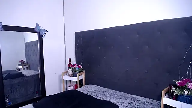 Delilah_Blazee webcam