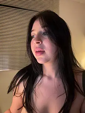 Webcam Model (evelynrosess1) is live