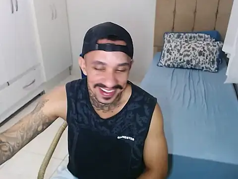 lipegonzalezz - Lipegonzalezz's free webcam - UK Sex Cams