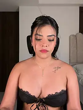 Webcam Model (Sara-Evans)  is live.Free join now!