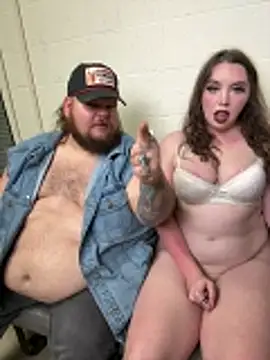 ANNIEandHUNNIE webcam