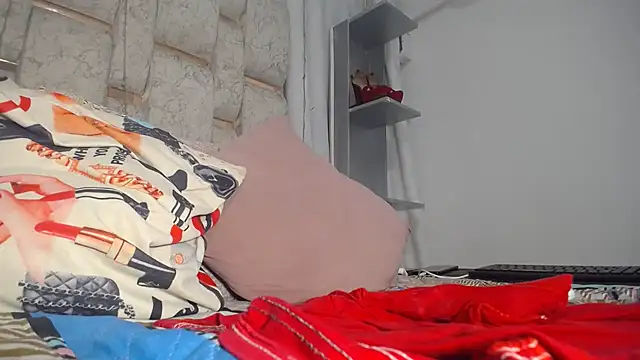 KEYRA-MILLER- webcam