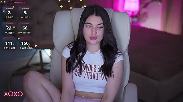 YourLolaBunny webcam