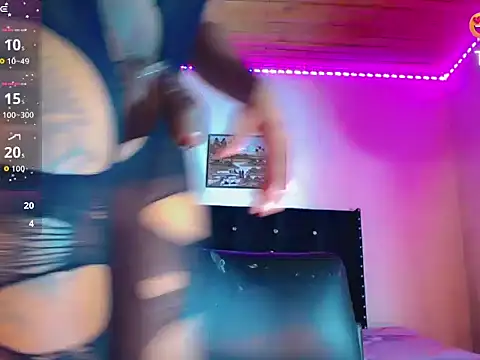 AlondraGill_11 webcam