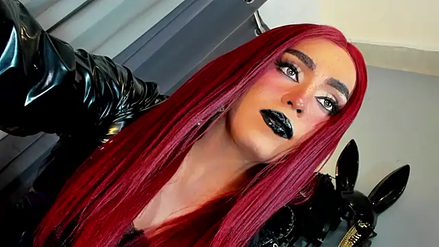 DominaAurumXXX webcam