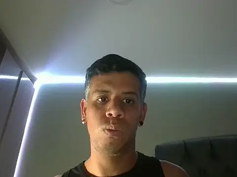 WILD_BIGCOCK35 webcam