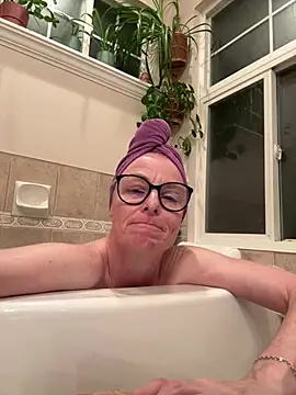 venus22cumin (F mature) - Mae me smile