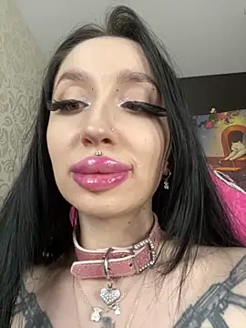 Webcam Model (Molly__Moon) is live