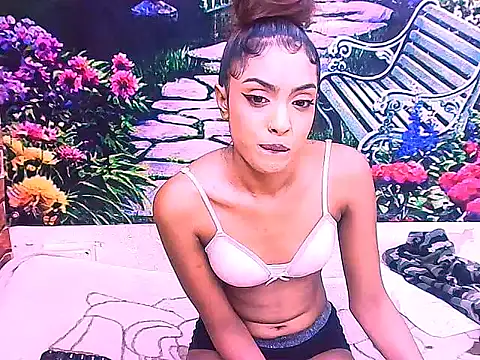 IndianPretty14u2Luv webcam