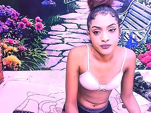 IndianPretty14u2Luv webcam