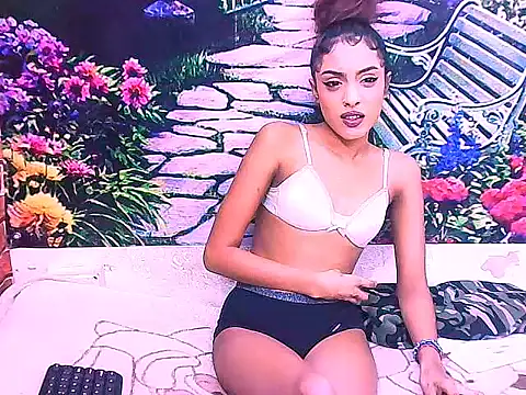 IndianPretty14u2Luv webcam