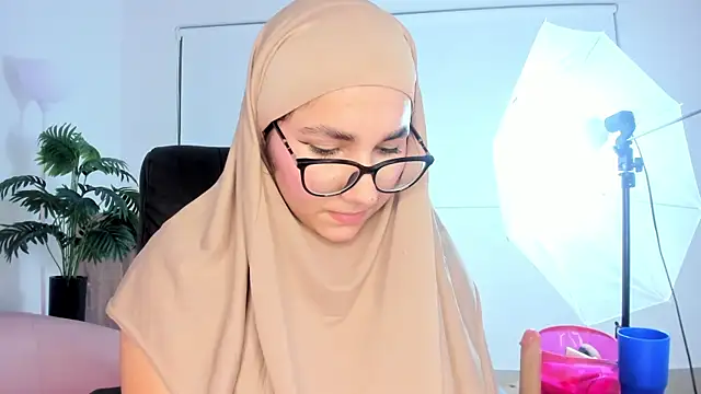 ayha_khalaf - Ayha_khalaf's free webcam - UK Sex Cams