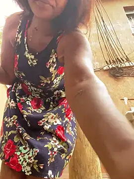 Webcam Model (Dellah27)  is live.Free join now!