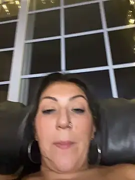 LittleMissEeve webcam