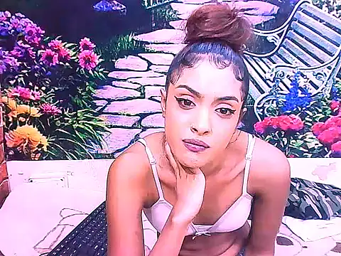 IndianPretty14u2Luv webcam