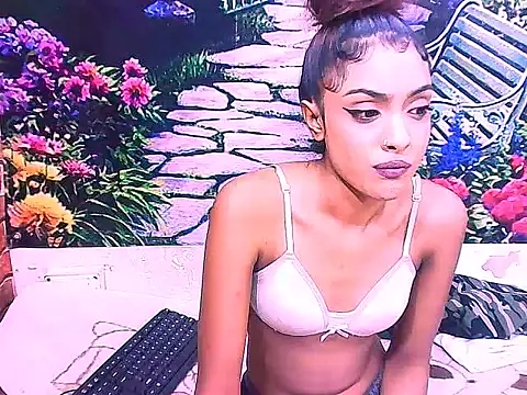 IndianPretty14u2Luv webcam