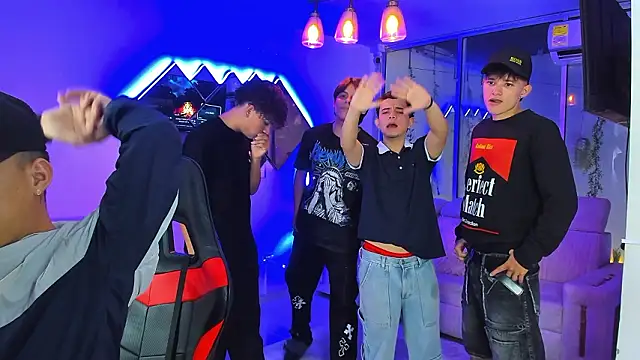 Houseofwarrios webcam