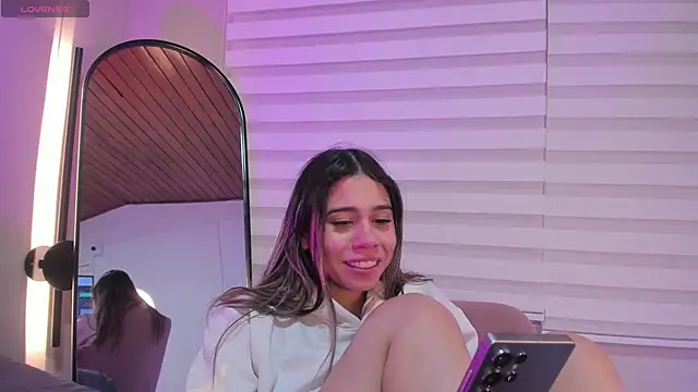 Rachell_criss webcam