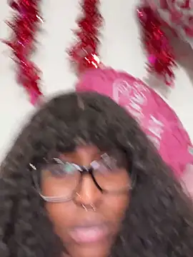 Webcam Model (DaisyMynx)  is live.Free join now!