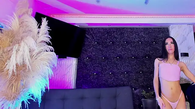 Queens_Wonders_Blonders webcam