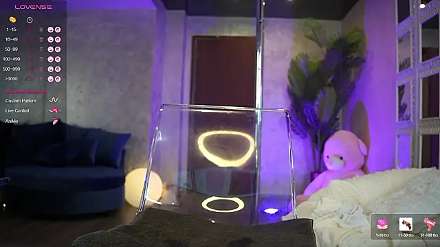 LisaAkira live sex cam