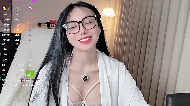 美女Xiatian520_在线直播