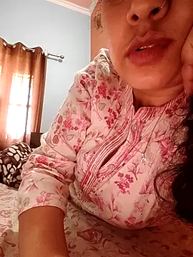 Webcam Model (CUTE-PX)  is live.Free join now!