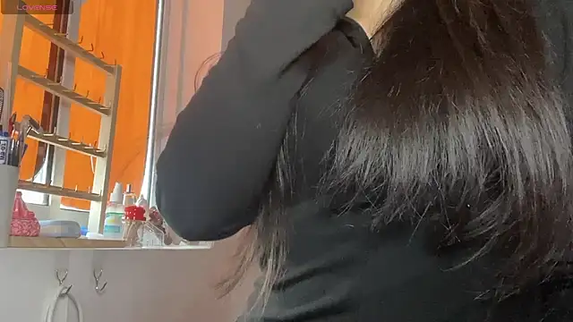 Tieu-May live sex cam