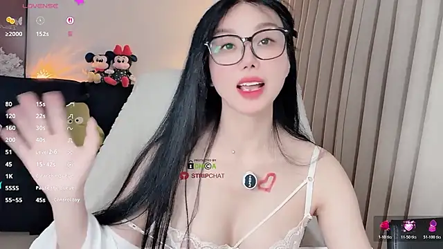 美女Xiatian520_在线直播