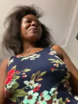 Webcam Model (Dellah27)  is live.Free join now!