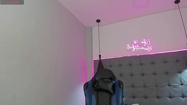 scarletcherry18 webcam