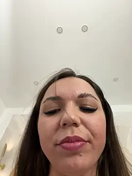 CamillaLarson webcam