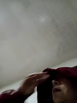 Scarlet_curly8a webcam