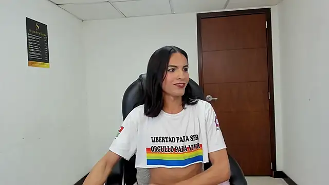 Aisha_hotts777 webcam