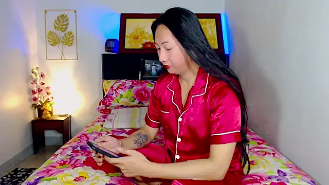 LovelyQueen69 webcam